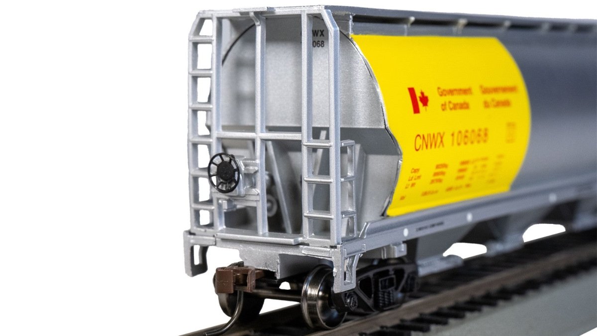 Bachmann 19136 HO Scale Government of Canada Cylindrical 4 - Bay Grain Hopper - Oakville Model Trains Depot