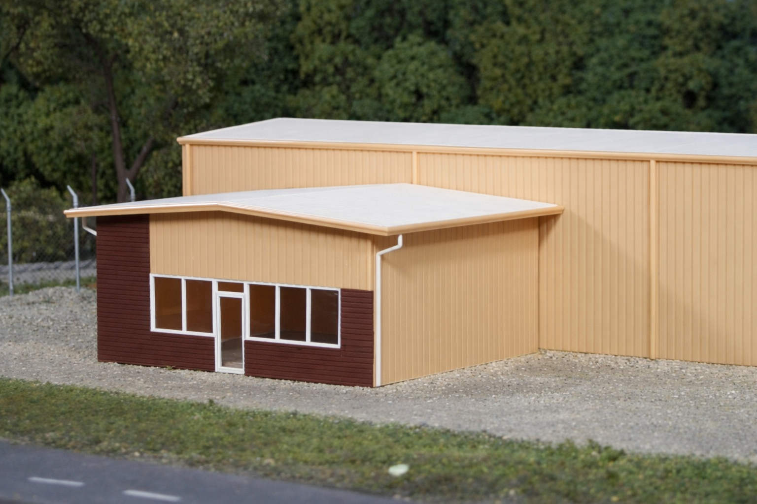 Pikestuff 0011 HO Scale Add-on Office / Showroom Kit