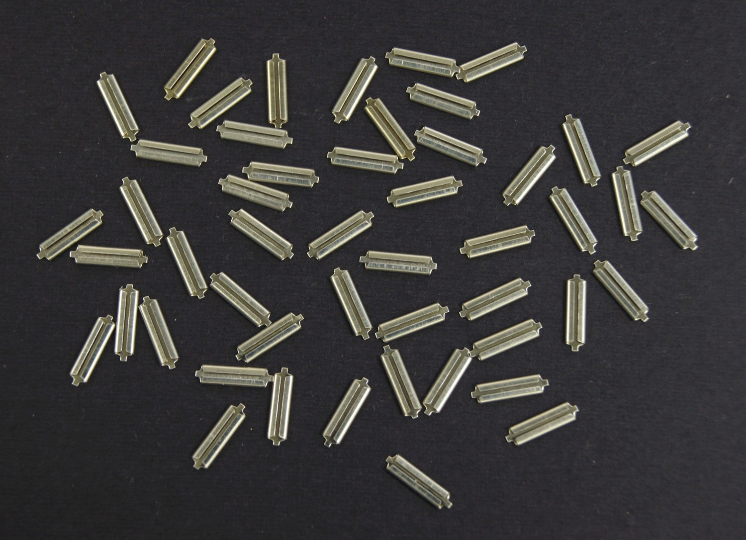 Micro Engineering 26-070 HO Scale Code 70 Rail Joiners - 50pcs