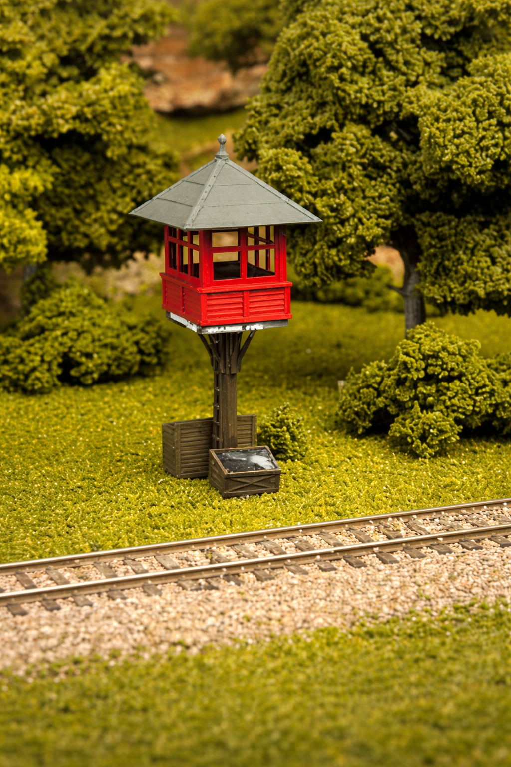 Atlas 701 HO Scale Elevated Gate Tower Kit