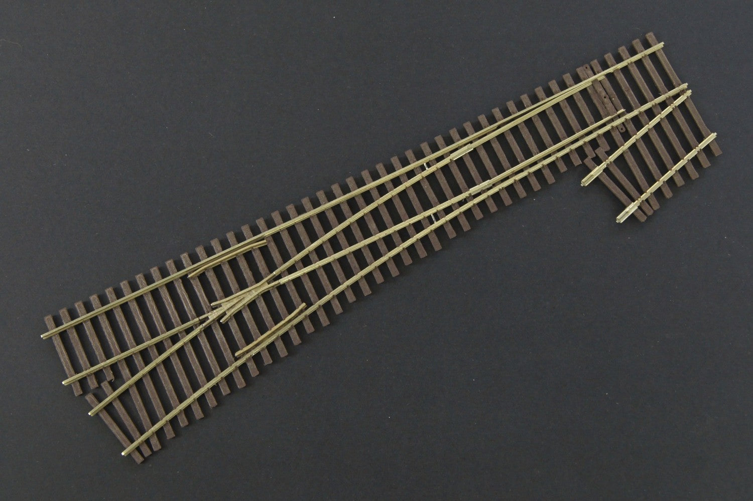 Micro Engineering 14-818 HO Scale Code 70 #5e Last Ladder Left Hand LH Turnout
