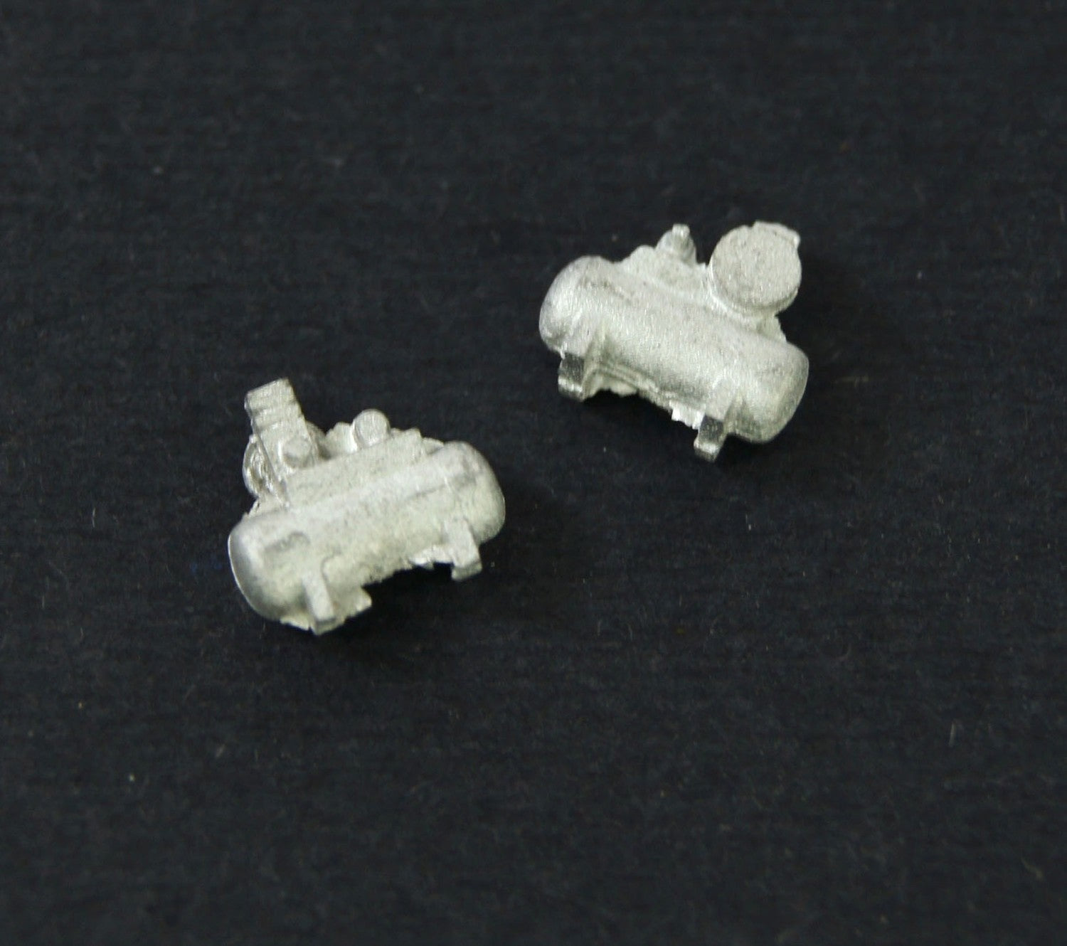 Micro Engineering 80–143 N Scale Air Compressor