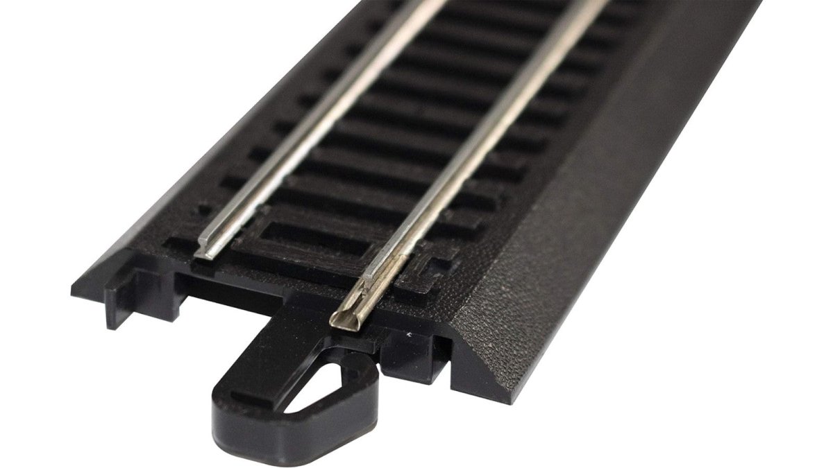 Bachmann 44401 HO Scale EZ - Steel Track 18" Radius Curve Track on Black Roadbed - Oakville Model Trains Depot