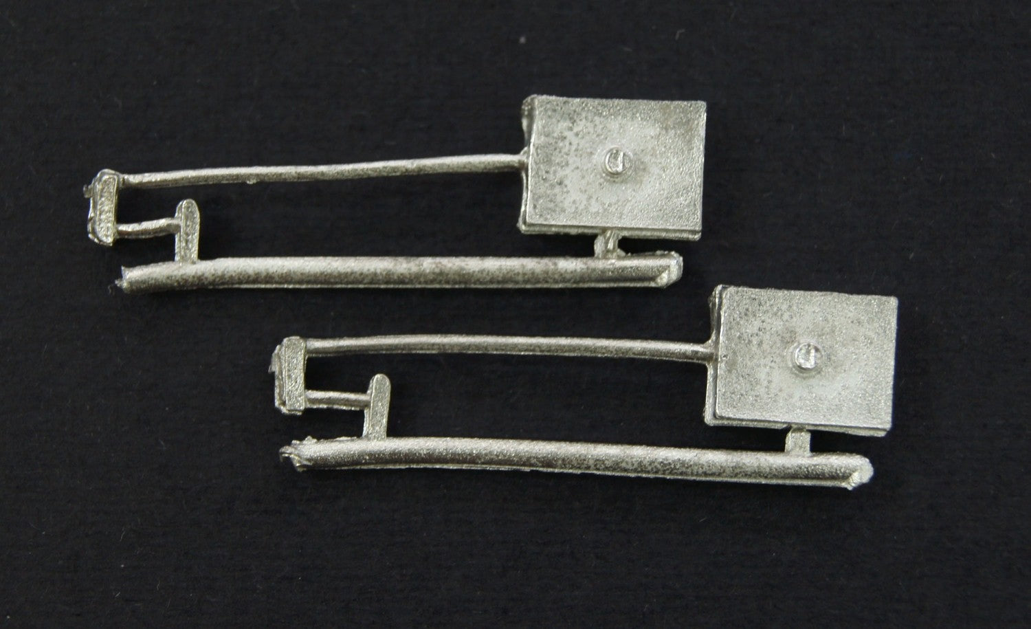 Micro Engineering 80-164 HO Scale Electric Meter Box & Mast - 2pcs