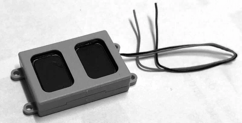 Bowser 1294 HO Scale Dual Sugar Cube Speaker with Wires (17.5 × 25.5 × 6.7 mm — Low - Hood Diesel) - Oakville Model Trains Depot