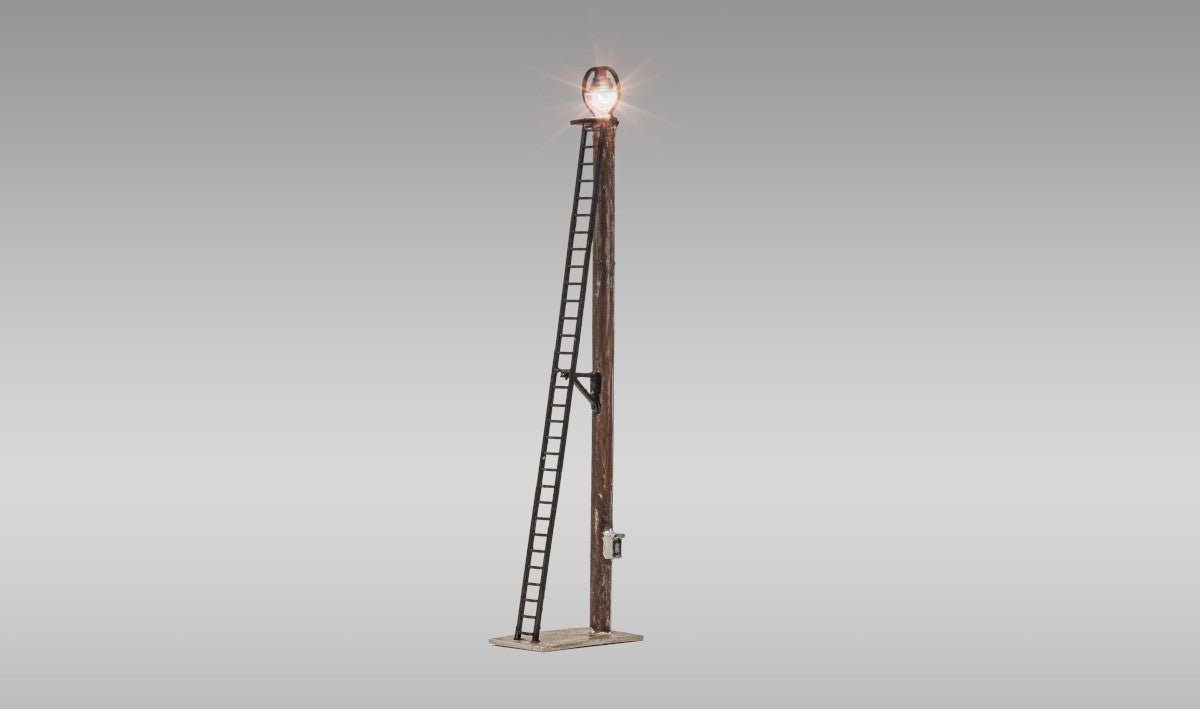 Woodland Scenics JP5674 OO/HO Scale Wooden Yard Lamps - Oakville Model Trains Depot