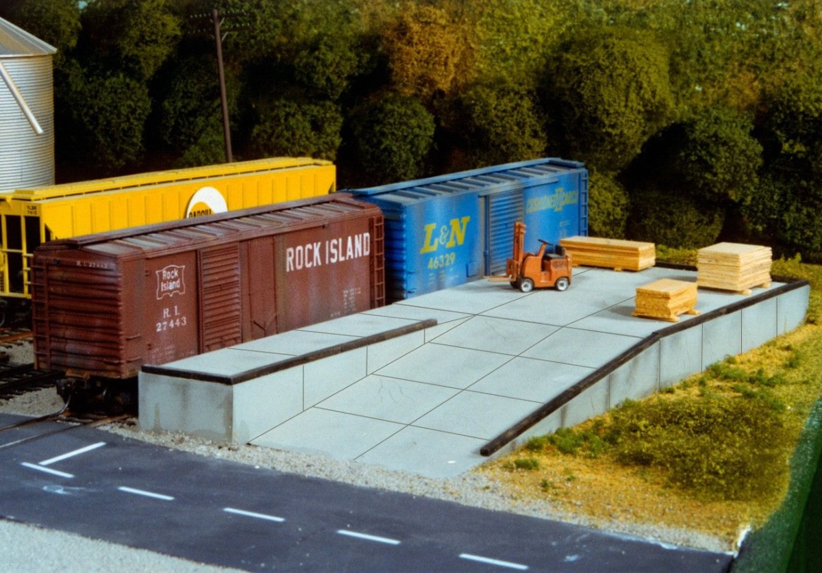 Pikestuff 0017 HO Scale Versatile Modular Loading Docks Kit (4 Modules + 2 Ramps) - Oakville Model Trains Depot