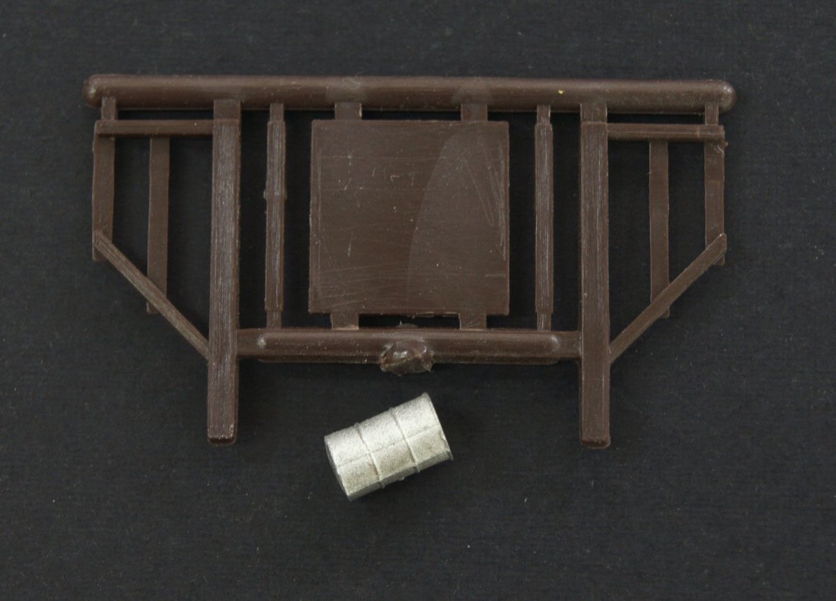 Micro Engineering 80 - 174 HO Scale Barrel Platform with Barrels - Oakville Model Trains Depot