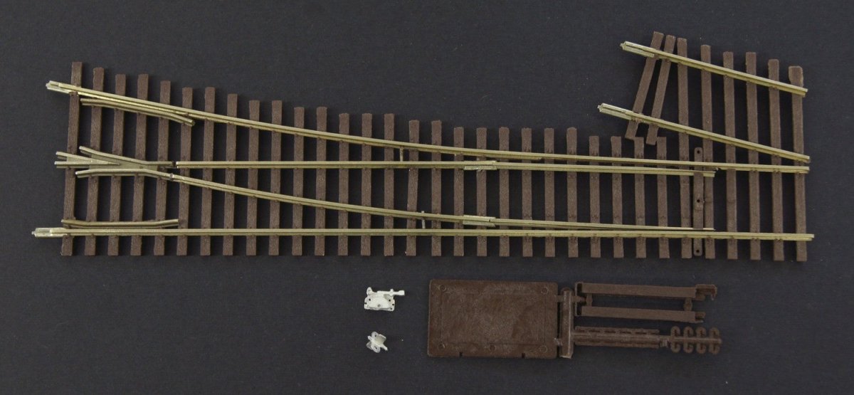 Micro Engineering 14 - 717 HO Scale Code 83 5d Intermediate Ladder Right - Hand Turnout (DCC - Friendly) - Oakville Model Trains Depot