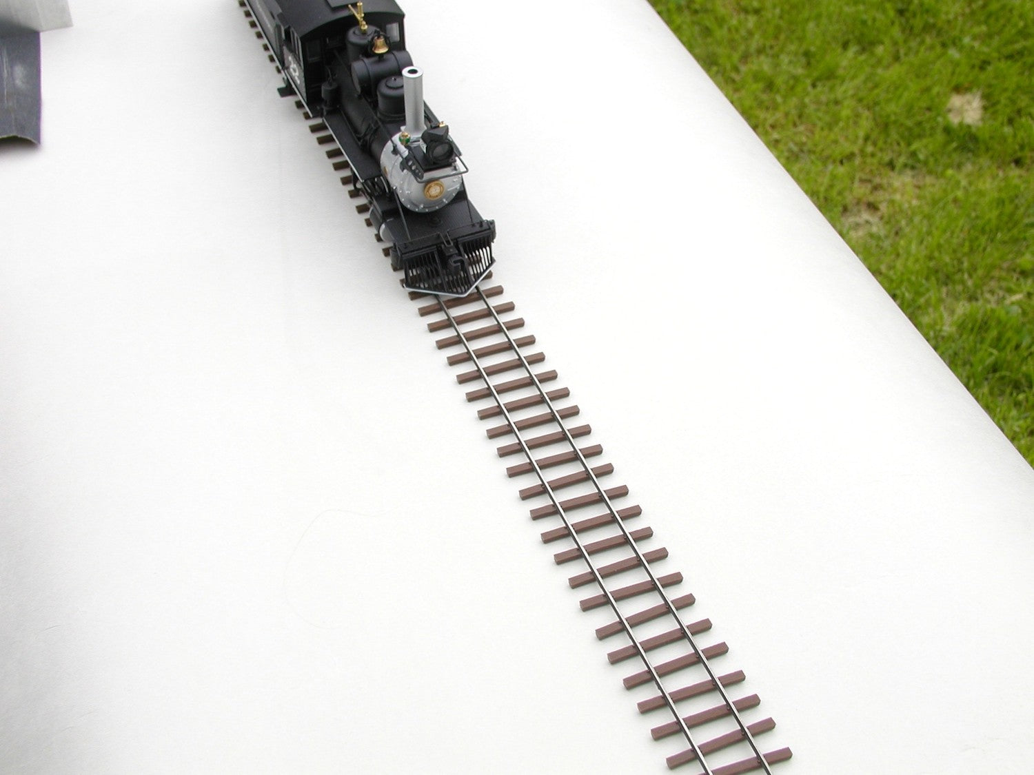 Micro Engineering 10-138 On30 Scale Non-Weathered Code 83 Flex-Track - 6pcs