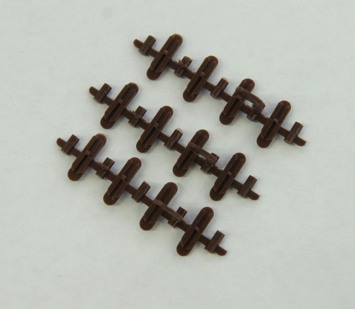 Micro Engineering 26 - 056 N Scale Code 55 Plastic - Insulating Rail Joiners - 12 pcs - Oakville Model Trains Depot