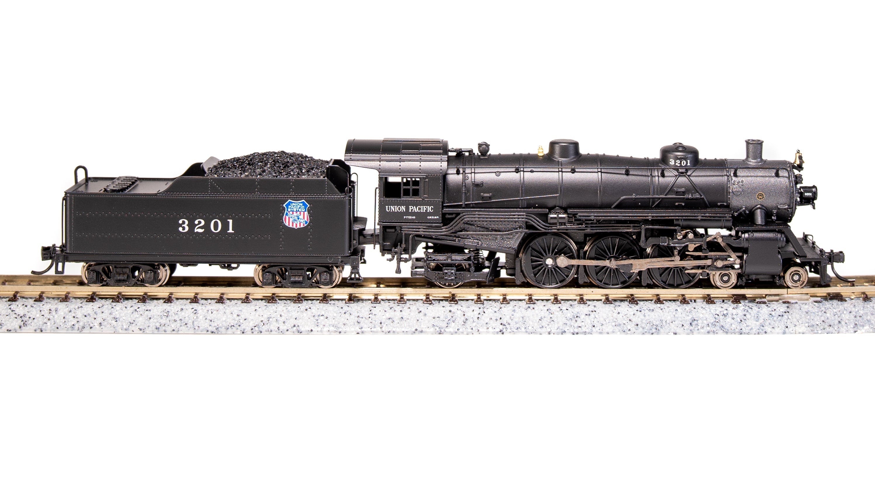 BLI 10414 N Lt Pacific 4-6-2 UP 3200 - front 3/4 view