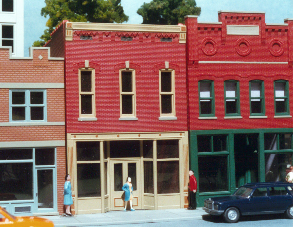 Smalltown USA 6013 Vivian's Family Shoes HO scale building kit