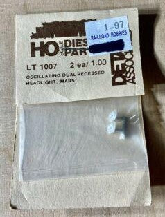 Detail Associates 1007 HO Scale Headlights - Diesels (Plastic) - Mars Oscillating Dual Beam Round, Recessed Mount, pkg(2)