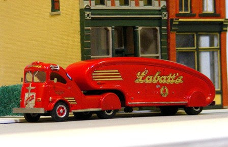 SE-01 Labatt's Streamlined Beer Truck rear