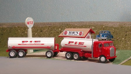 SE-10 Freightliner truck and tank trailer combo PIE