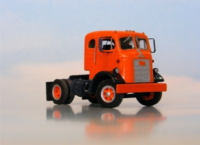 V-089 1954-57 Mack H-63 Single Axle Sleeper Cab Tractor
