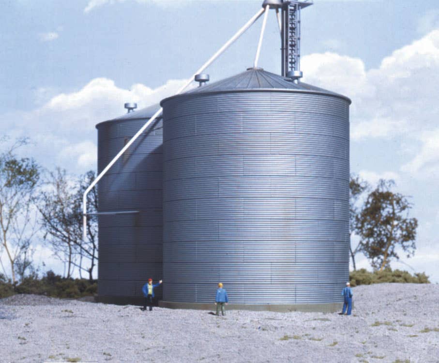 Walthers Cornerstone 3123 HO Scale Big Grain Storage Bin - Kit - 5-1/2" 13.9cm Diameter x 6-1/2" 16.5cm Height