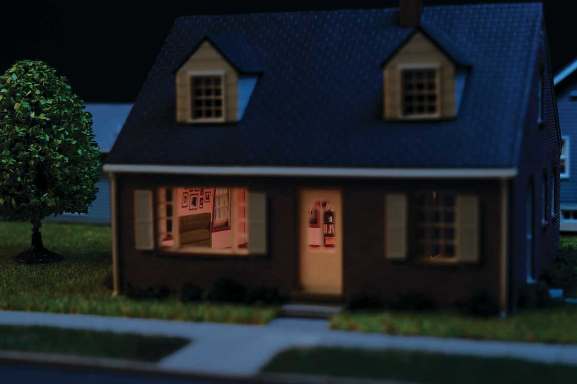 Walthers Cornerstone B3774 HO Scale Brick Cape Cod House with Spaces(TM) Interior - Structure Kit with Interior Lighting and Detail Insert