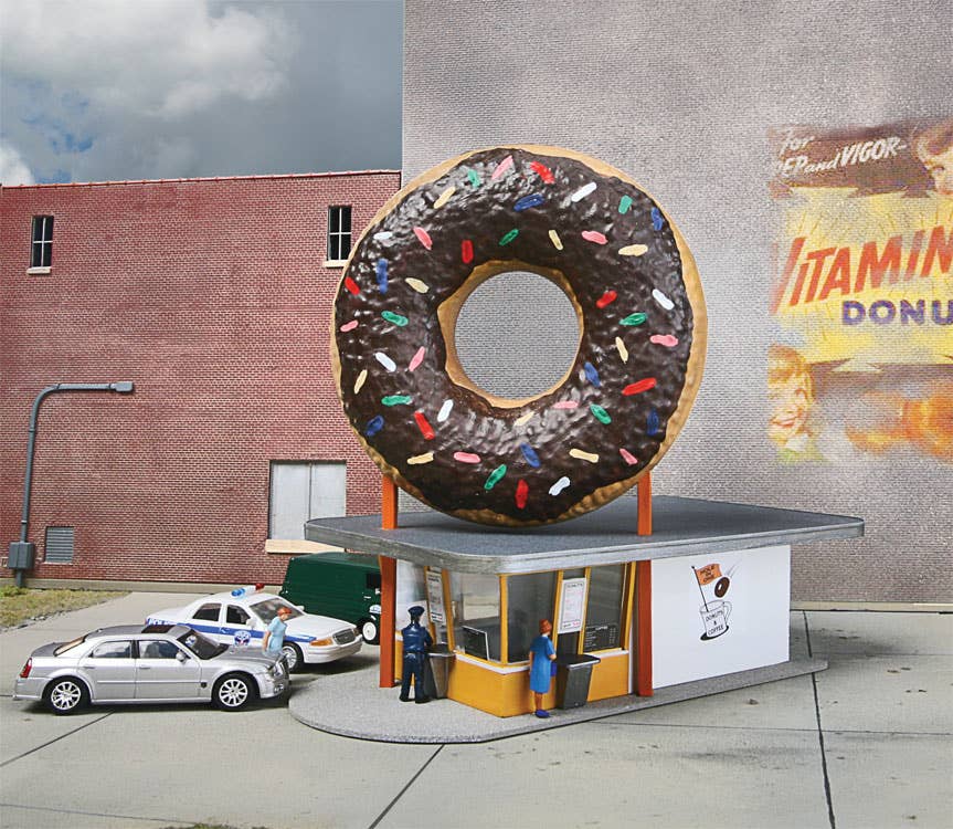 Walthers Cornerstone 3768 HO Scale Hole-In-One Donut Shop - Kit - 5-1/8 x 2-1/2 x 5-1/8" 13 x 6.3 x 13cm