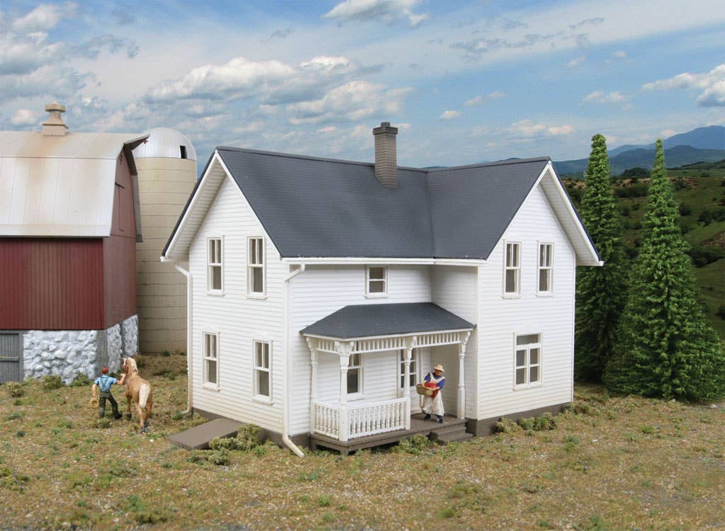 Walthers Cornerstone 3333 HO Scale Lancaster Farmhouse - Kit - 5-15/16 x 4-1/2 x 4-5/16" 15.1 x 11.4 x 11cm