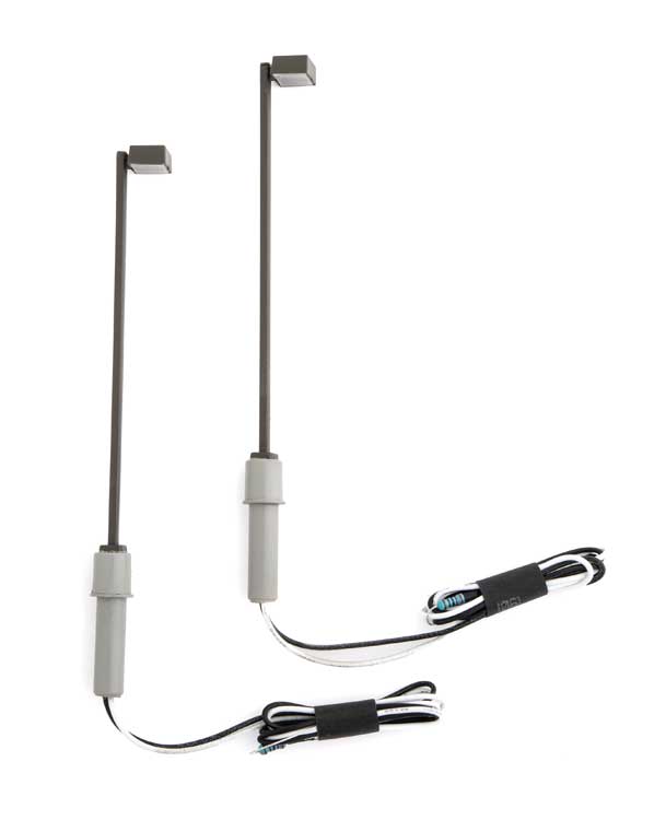 Walthers SceneMaster 4806 HO Scale LED Streetlight 2-Pack Single Square Modern Parking Lot Style