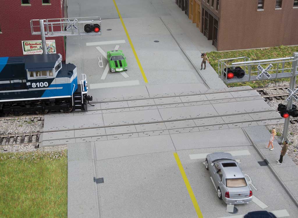 Walthers Cornerstone 4121 HO Scale Modern Concrete Grade Crossing - Kit