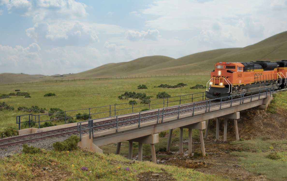 Walthers Cornerstone 4591 HO Scale Modern Short-Span Concrete Railroad Bridge - Kit - 17-7/8 x 2-13/16 x 2-7/8" 45.4 x 7.1 x 7.3cm