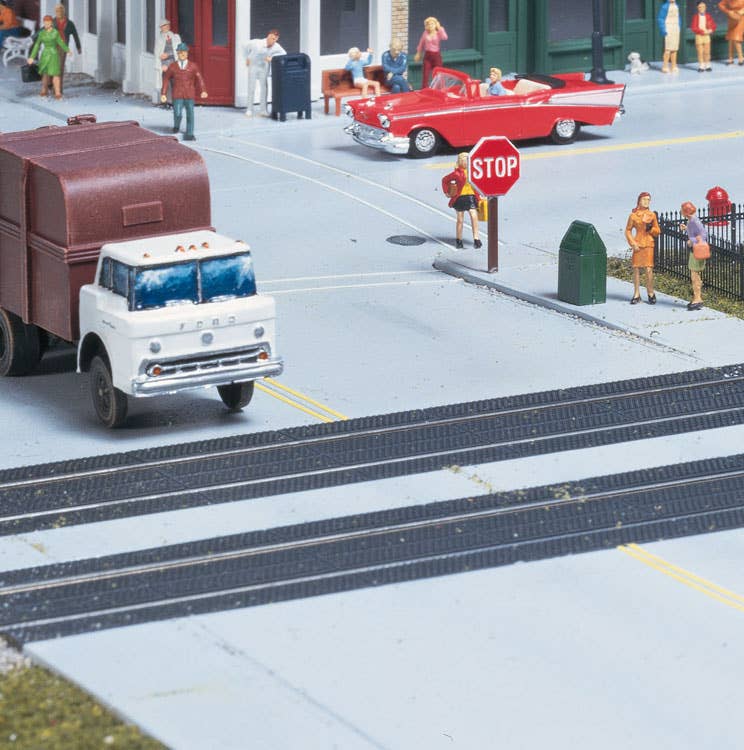 Walthers Cornerstone 3137 HO Scale Rubber Mat Style Grade Crossing - Kit