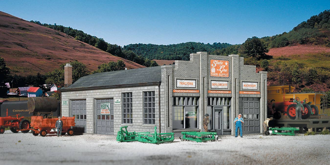 Walthers Cornerstone 2912 HO Scale State Line Farm Supply - Kit - 7-1/4 x 5-3/8 x 3" 18.4 x 13.7 x 7.6cm