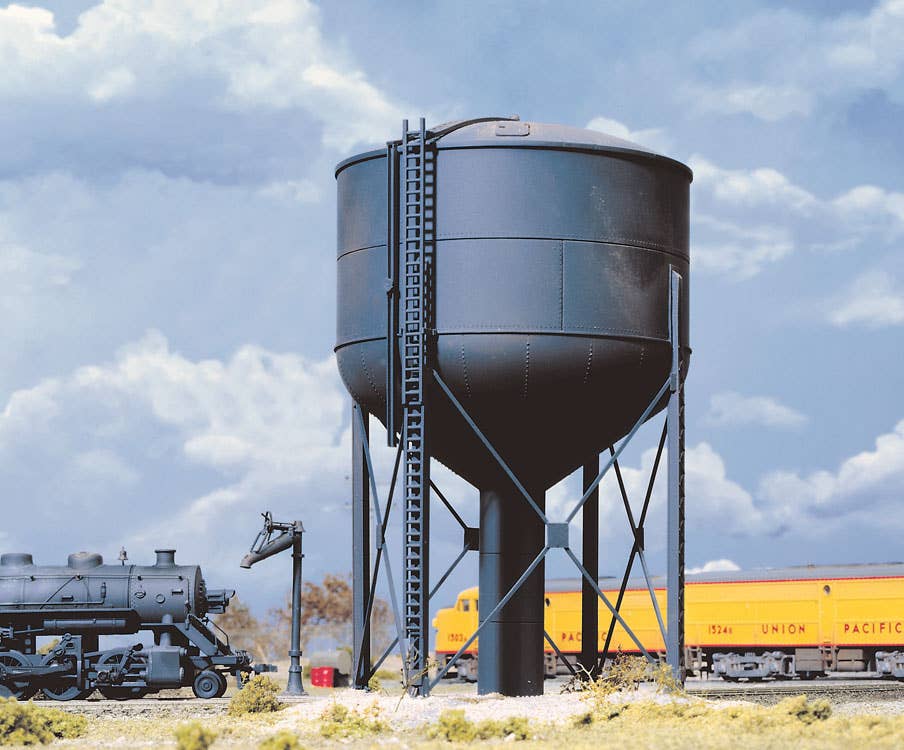 Walthers Cornerstone 3043 HO Scale Steel Water Tank - Kit - 3-1/4 x 3 x 7" 11.3 x 7.5 x 17.5 cm