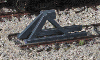 Walthers Cornerstone 2605 N Scale Track Bumper - Built-ups - Dark Gray pkg(5)
