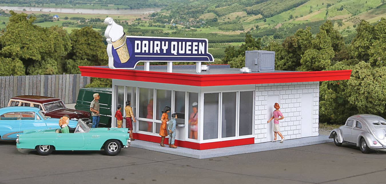 Walthers Cornerstone 3484 HO Scale Vintage Dairy Queen(R) - Kit - 5-1/16 x 3-1/2 x 2-3/8" 12.8 x 8.8 x 6cm