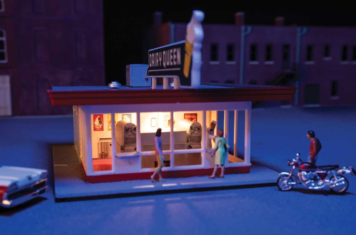 Walthers Cornerstone B3484 HO Scale Vintage Dairy Queen(R) with Spaces(TM) Interior - Structure Kit with Interior Lighting and Detail Insert