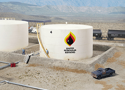 Walthers Cornerstone 3167 HO Scale Wide Oil Storage Tank w/Berm - Kit - Tank: 7-1/2" Diameter x 4" Tall 19.1 x 10.2cm