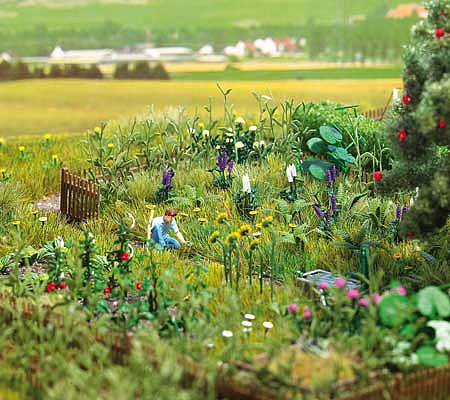 Walthers SceneMaster 1117 HO Scale Overgrown Garden - Kit - 5-1/8 x 6-11/16 13 x 17cm