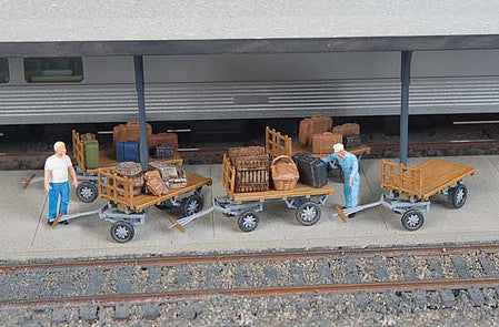 Walthers SceneMaster 4135 HO Scale Baggage Carts - Plastic Kit - Gray pkg(5)