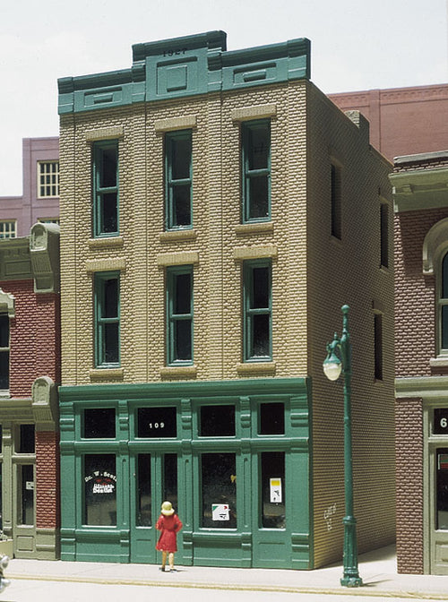 DPM 20400 HO Scale Walker Building Kit (Corner Commercial Block)