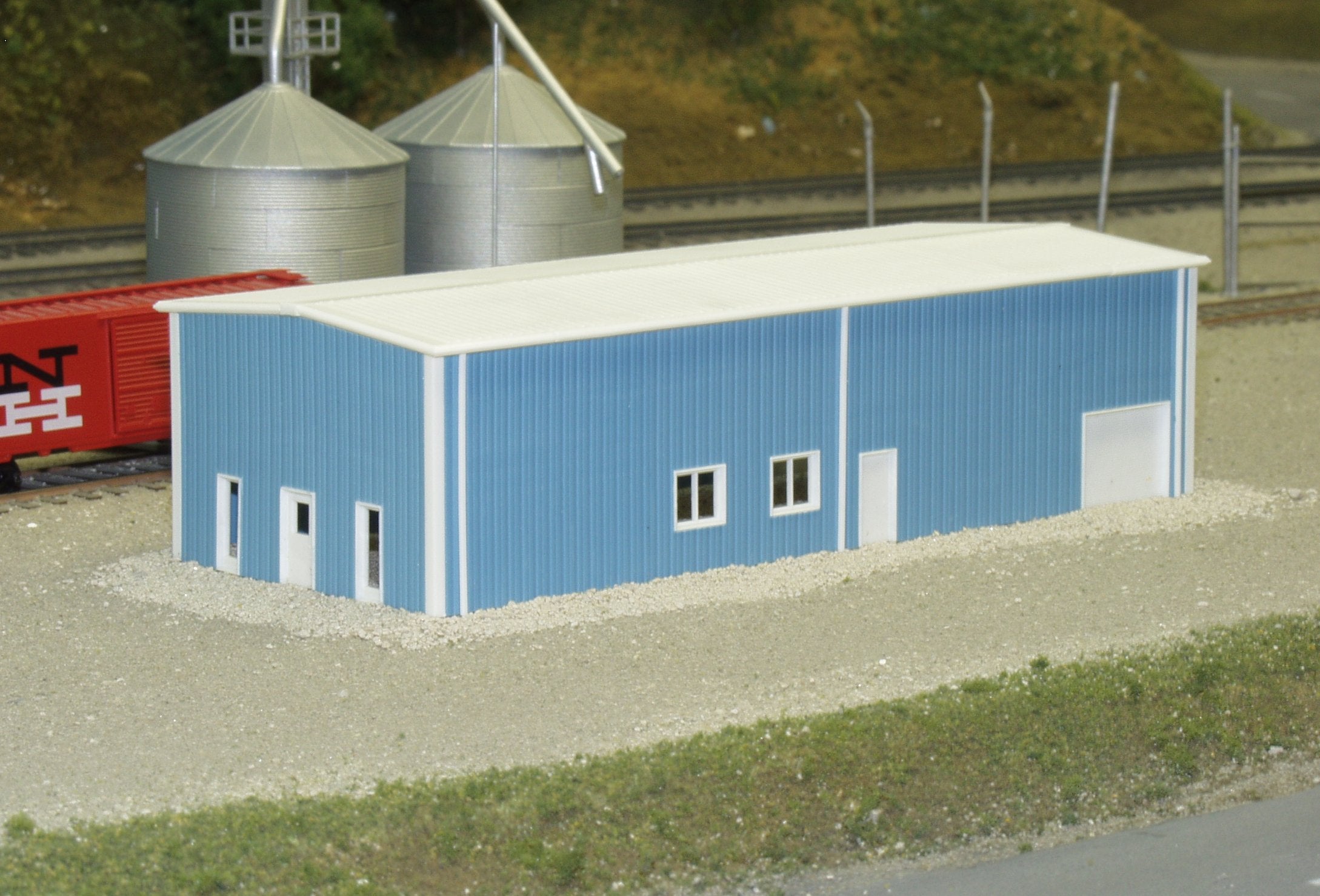 Pikestuff 8003 N Scale Pre-Fab Warehouse Kit (Blue)