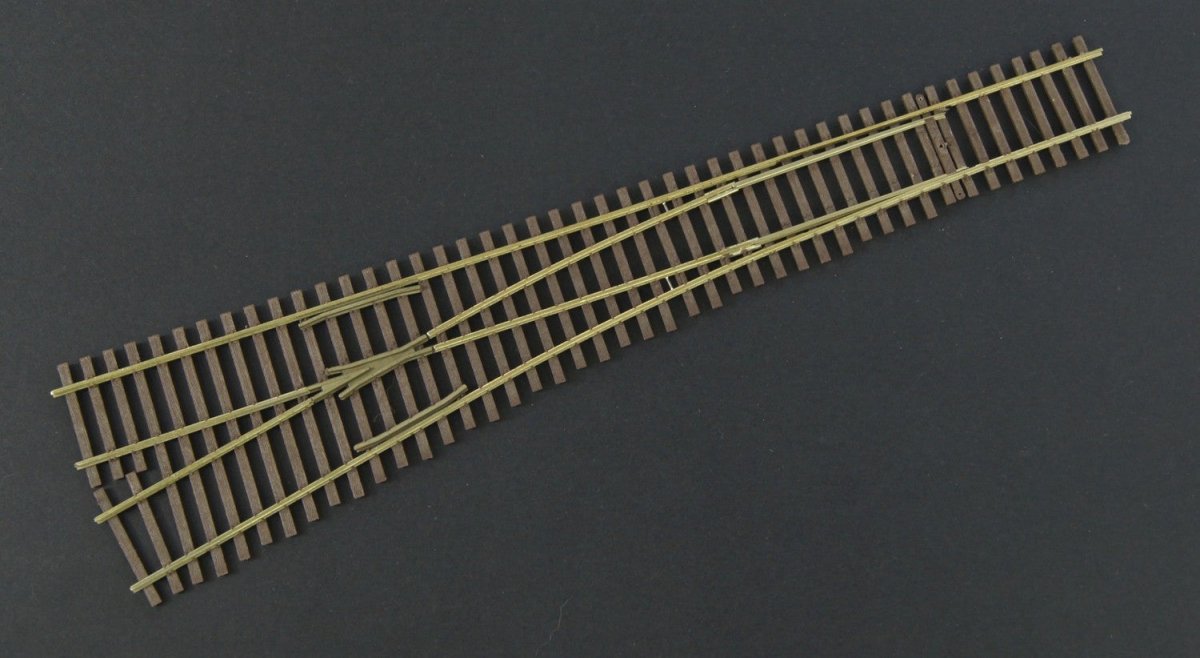 Micro Engineering 14 - 810 HO Scale Code 70 5a Standard Yard Ladder Left - Hand Turnout (DCC - Friendly) - Oakville Model Trains Depot