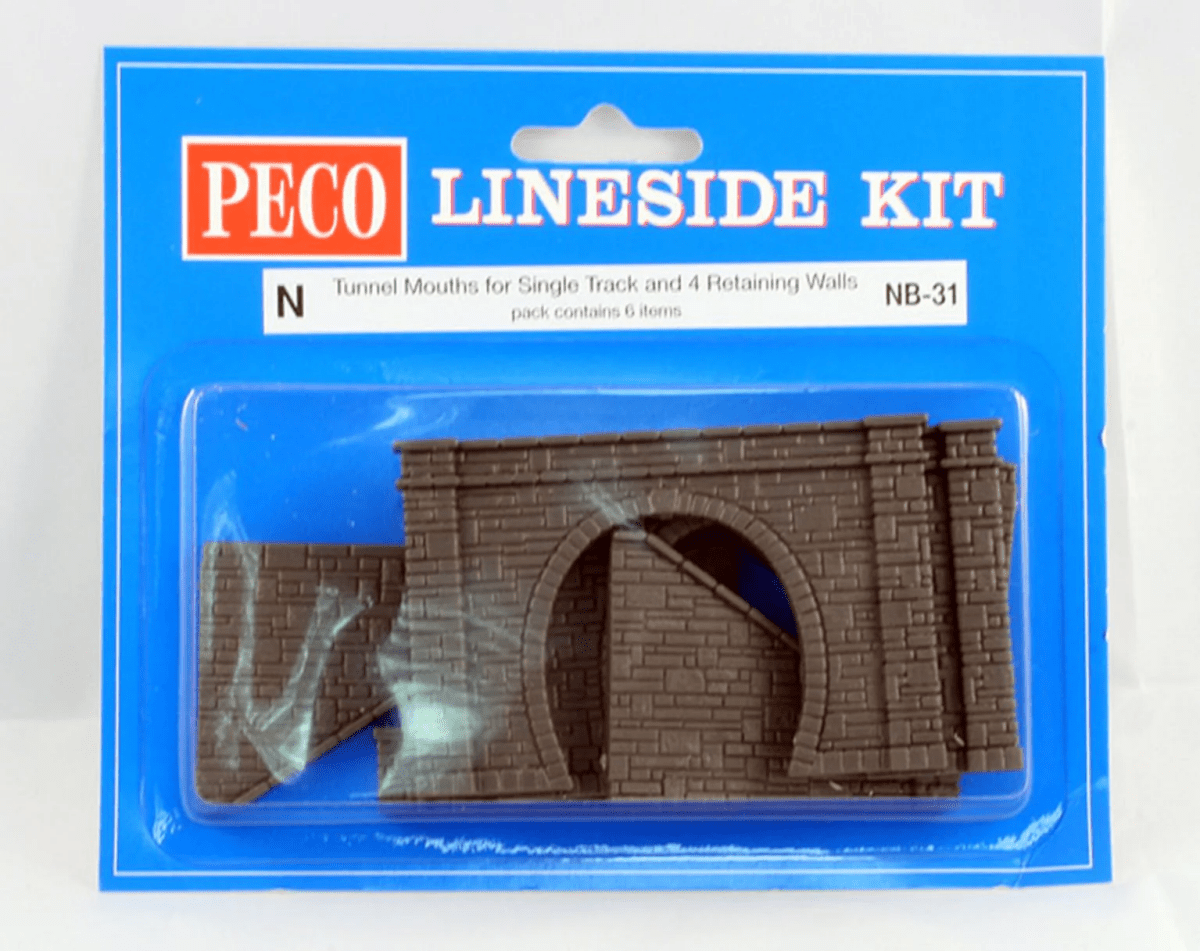 Peco NB - 31 N Tunnel Mouth for Single Track and 4 Retaining Walls - Oakville Model Trains Depot
