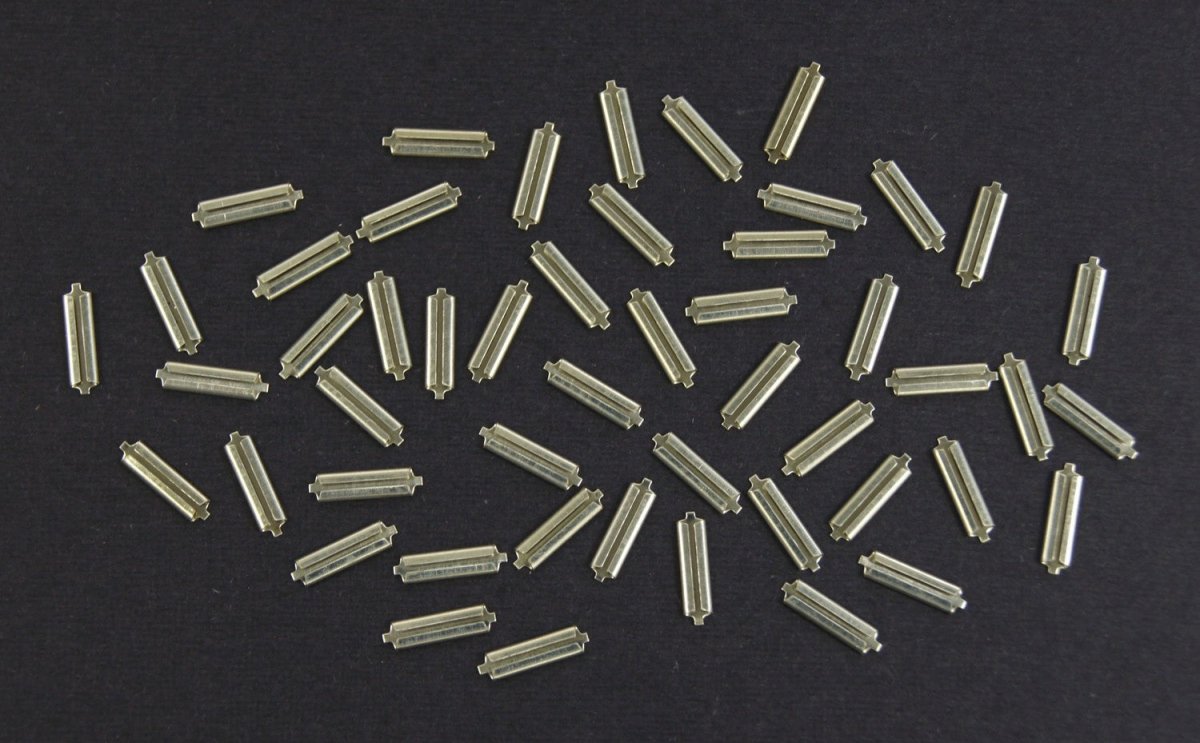 Micro Engineering 26 - 083 HO Scale Code 83 Nickel - Silver Metal Slip - On Rail Joiners - 50 pcs - Oakville Model Trains Depot
