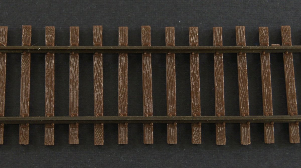 Micro Engineering 12 - 106 HO Scale Code 70 Weathered Flex Track 36" / 914mm - 6 - Pack - Oakville Model Trains Depot
