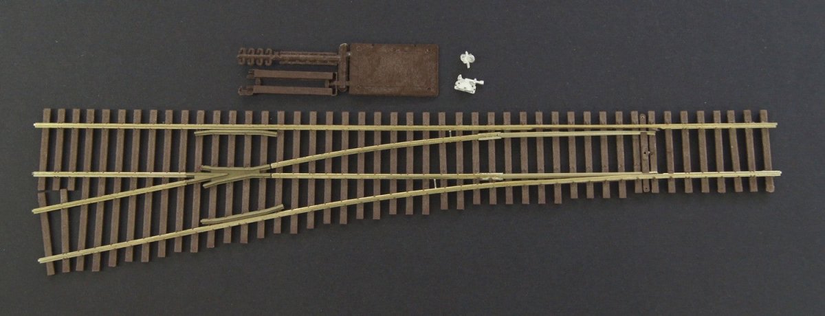 Micro Engineering 14 - 710 HO Scale Code 83 5a Standard Yard Ladder Left - Hand Turnout (DCC - Friendly) - Oakville Model Trains Depot