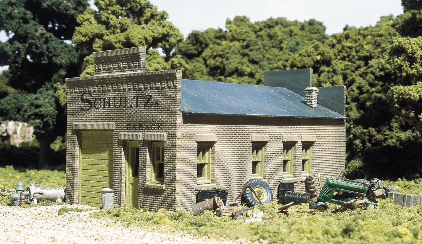 Woodland Scenics DPM 20100 HO Scale Schultz's Garage Building Kit