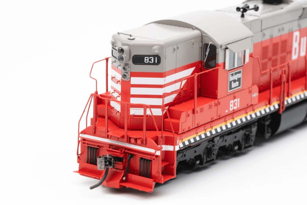 Rapido 50622 HO EMD SD9 — Chicago, Burlington & Quincy 831 (ESU LokSound DCC/Sound) - Oakville Model Trains Depot