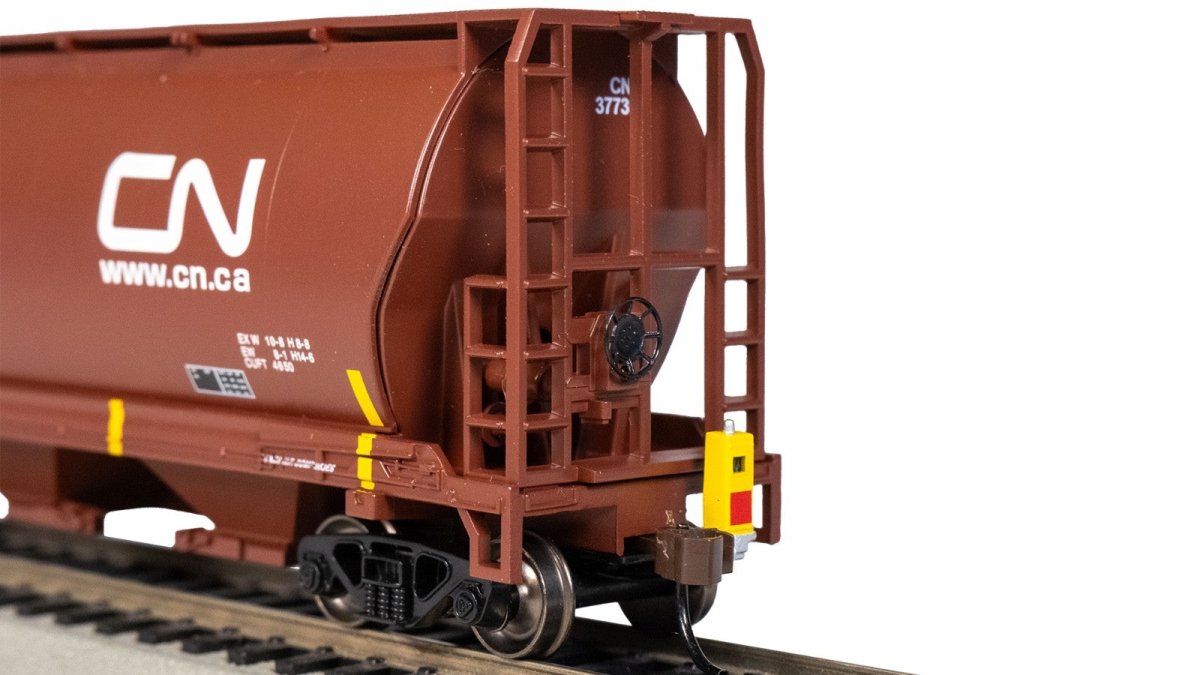 Bachmann 73803 HO Scale Cylindrical Grain Hopper w EOT/FRED Flashing Light CN 377399 - Oakville Model Trains Depot