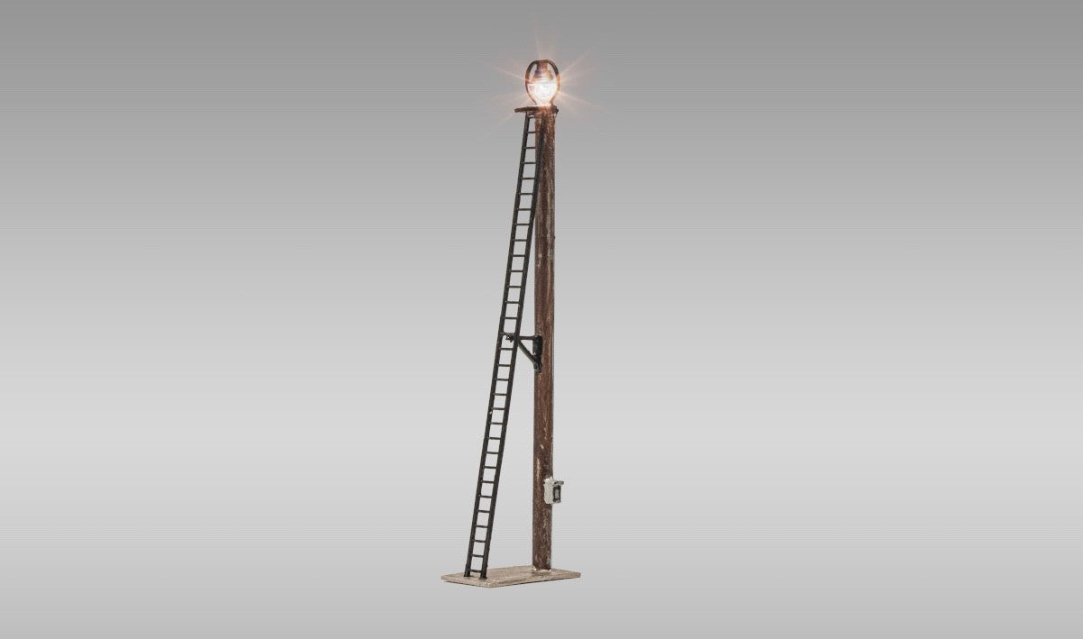 Woodland Scenics JP5674 OO/HO Scale Wooden Yard Lamps