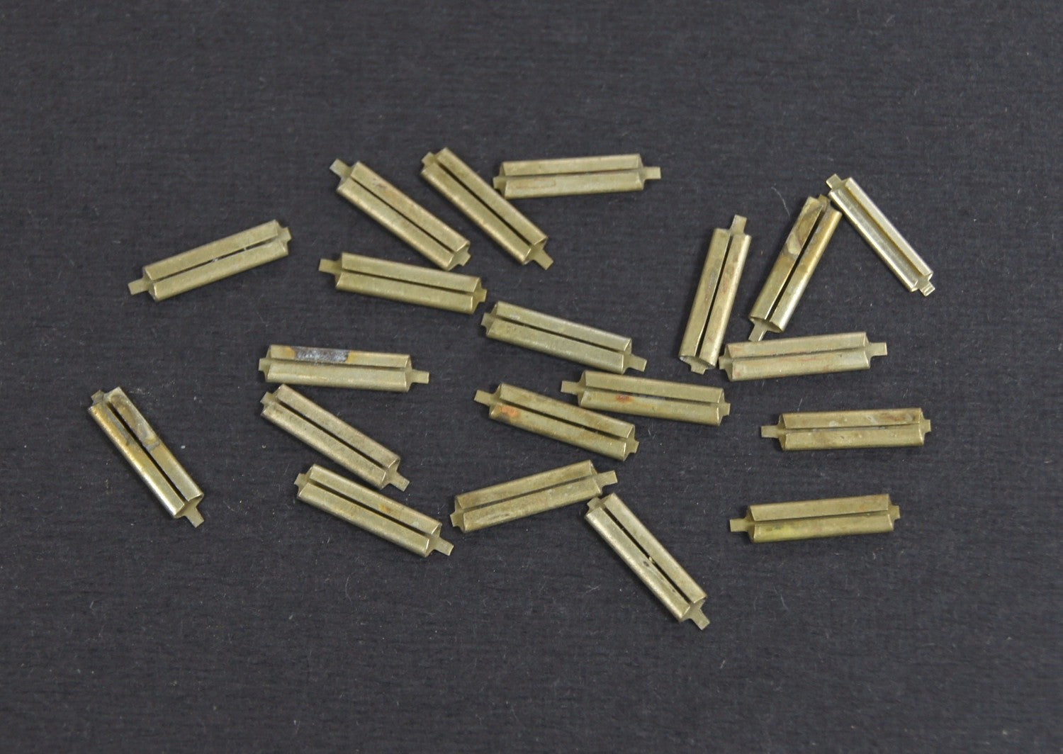 Micro Engineering 26-040 HO/N Scale Code 40 Rail Joiners - 20pcs