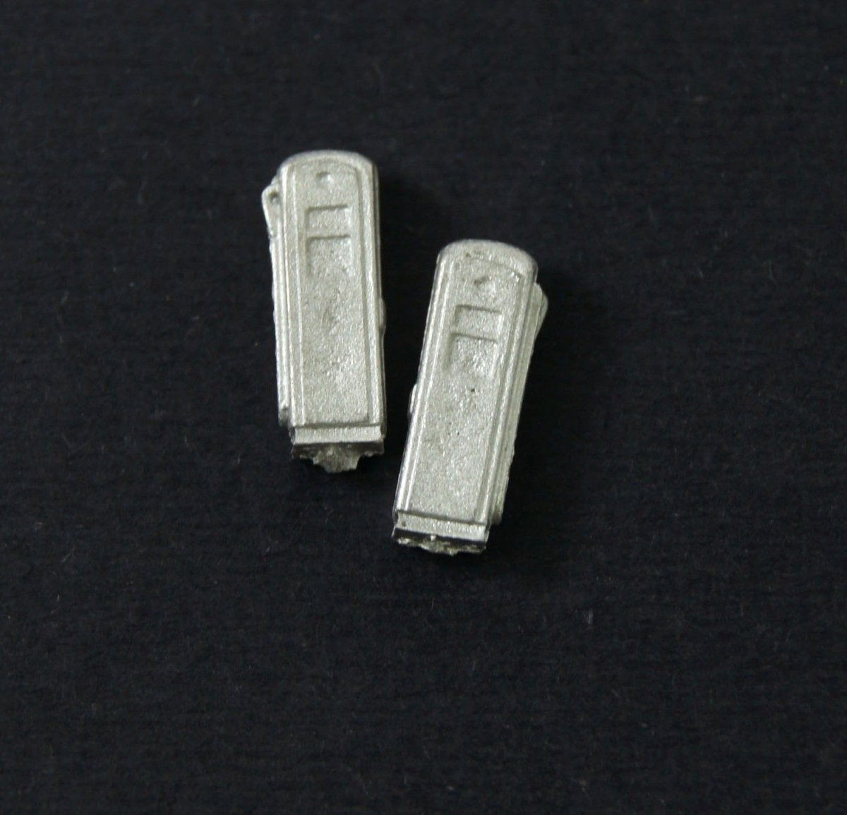 Micro Engineering 80 - 141 N Scale Gas Pumps - 2 pcs - Oakville Model Trains Depot